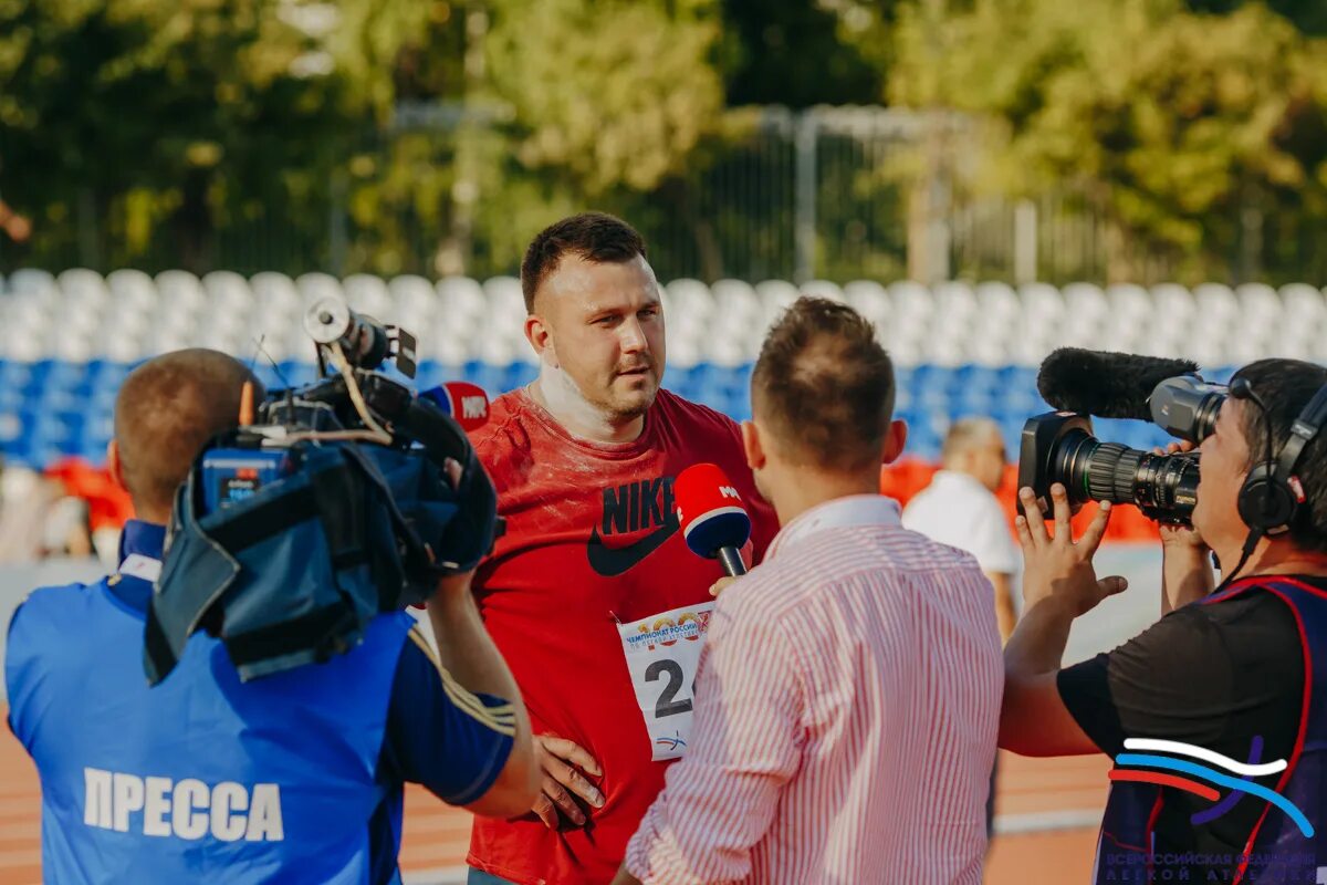 Sporting day. Спортивный журналист. Спортивный журналист профессия. Журналисты на спортивных мероприятиях\. Спортивные мероприятия со СМИ.