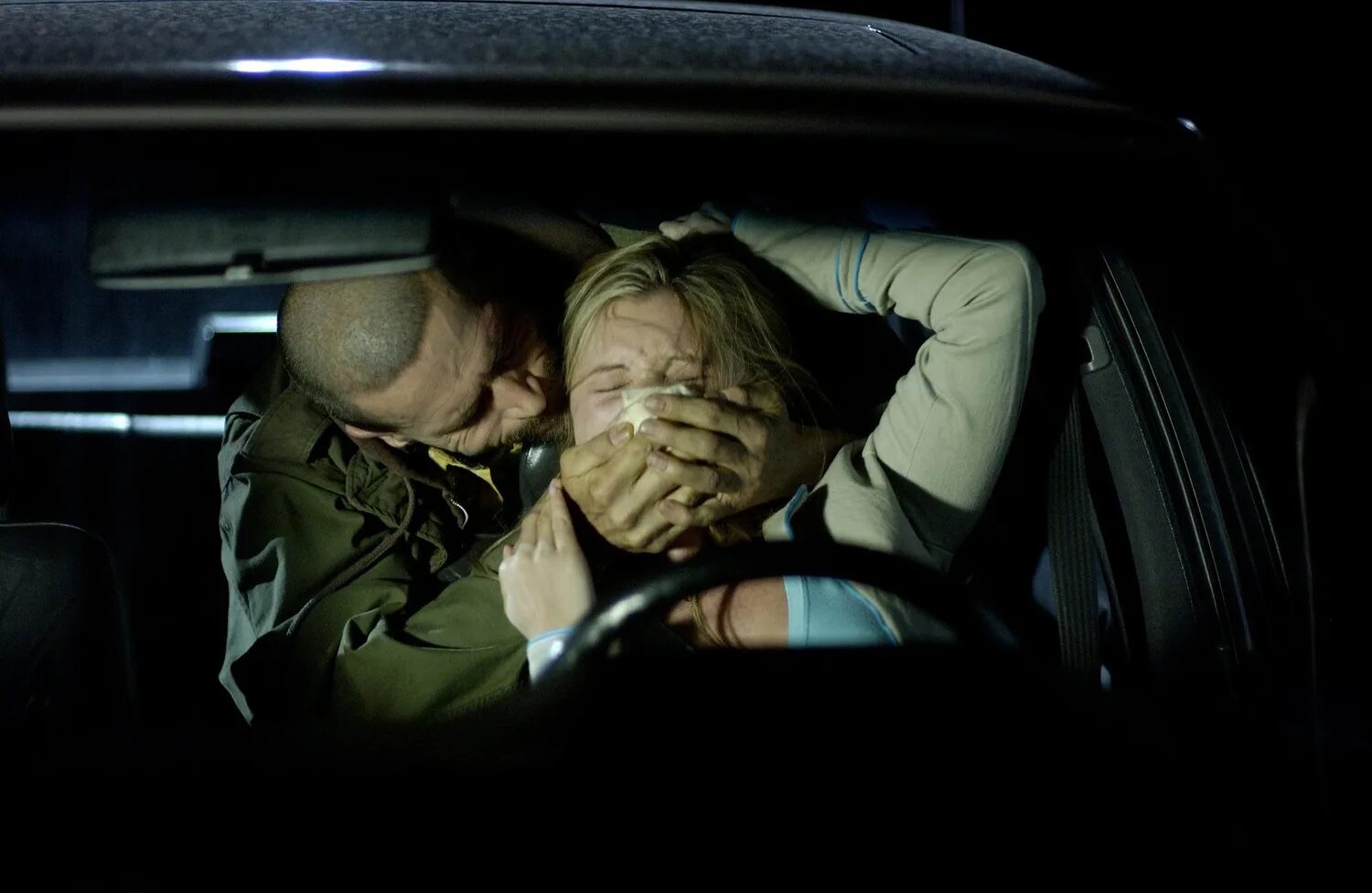 Ethan hawke selena gomez. 2 девушек похищают. 2 девушек похищают. Связанная с заклеенным ртом. Живой товар 2005 карлайл.