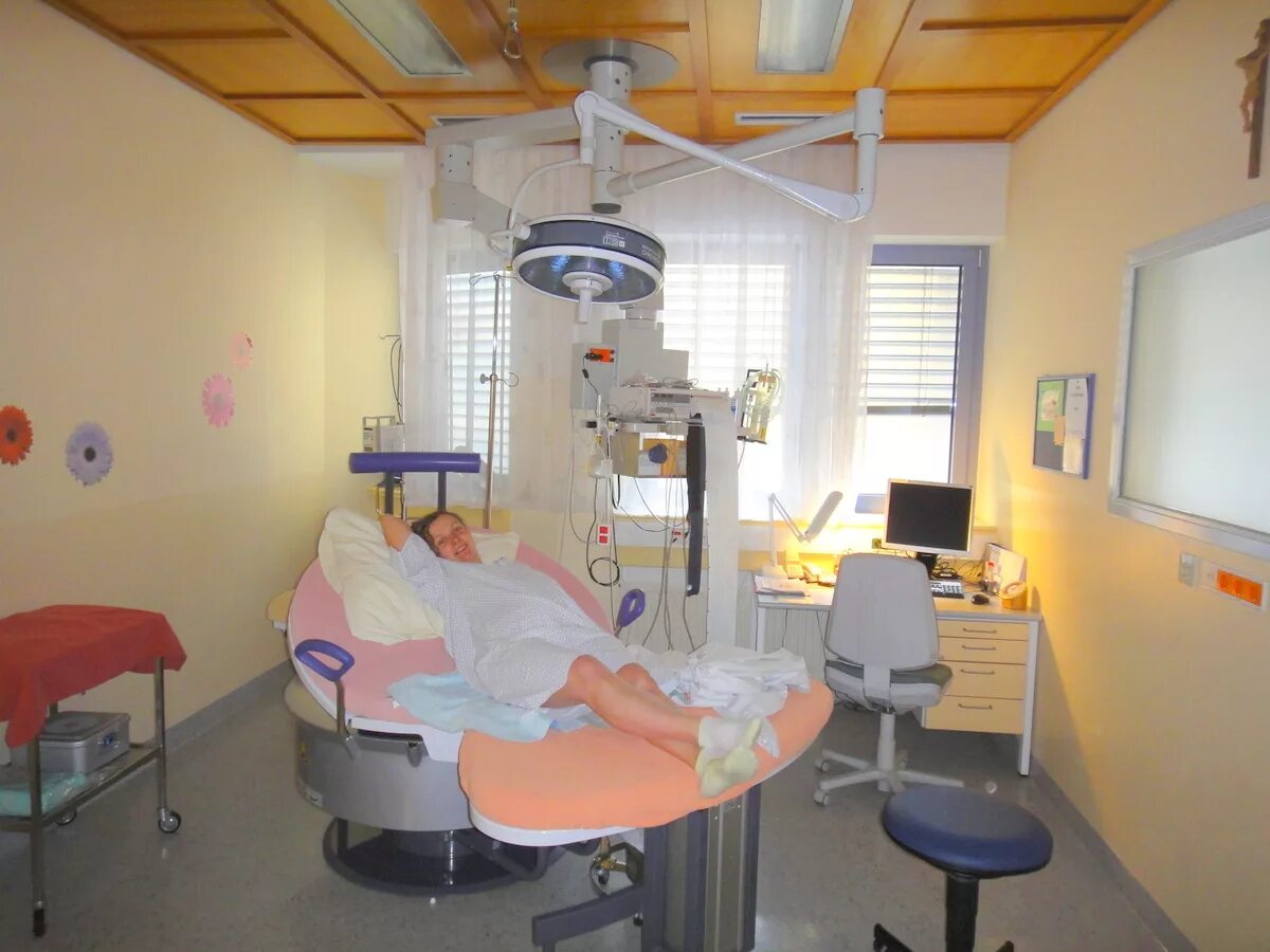 Родильный дом 1 акушерское отделение. Родильный зал алмазова. Ближайшие родом 3. Роддом санкт петербург родзал. Москва родильный дом №3.