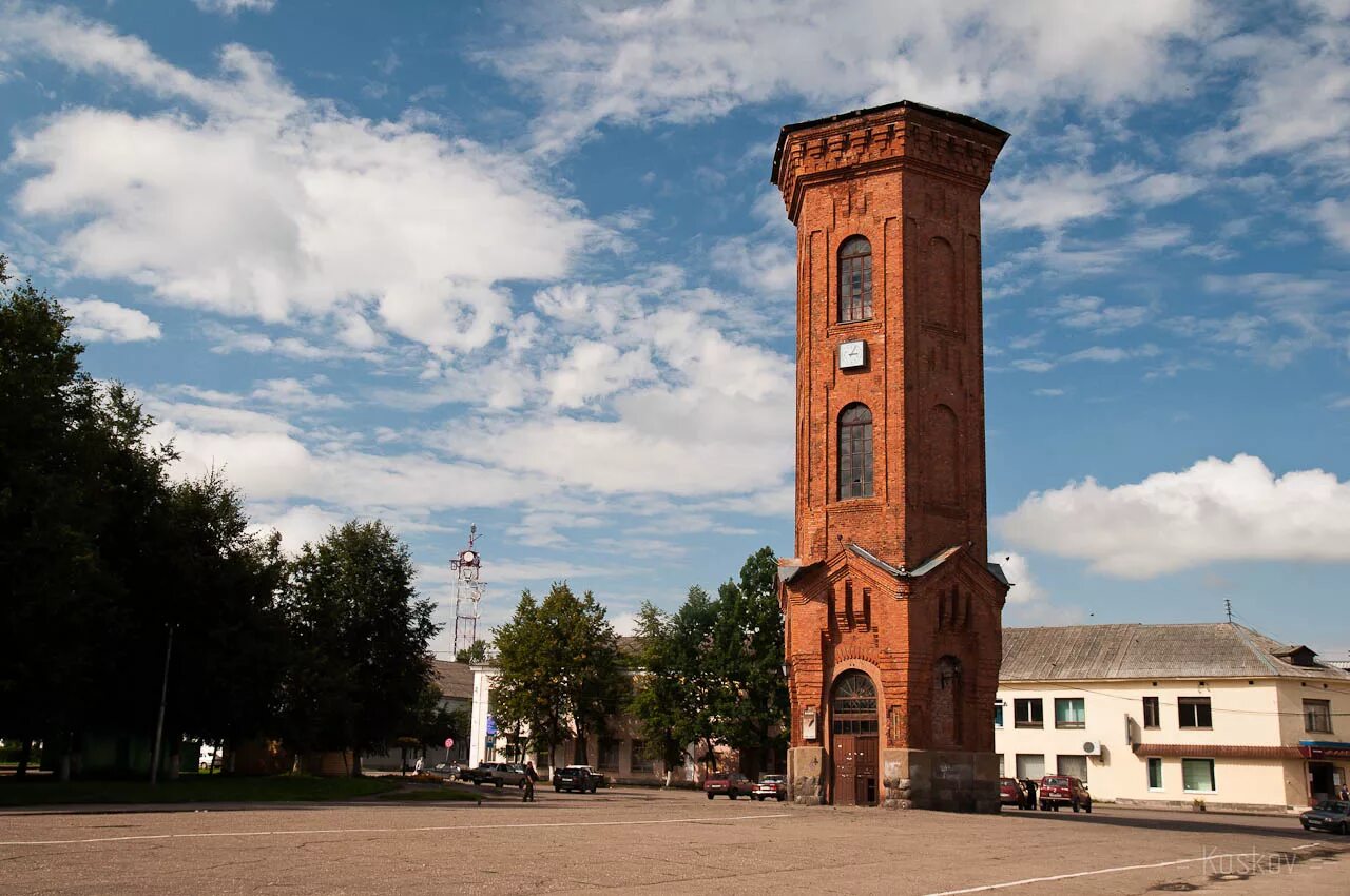 Старая русса центр города. Старая русса центр города. Водонапорная башня, старая русса, соборная площадь. Город старая русса площадь башня. Водонапорная башня, старая русса, соборная площадь.