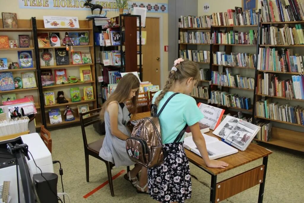 Ижевск библиотека сайт. Ижевская библиотека. Республиканская библиотека. Картинки библиотеки Ижевска. Чебоксары фото библиотека Республиканская.