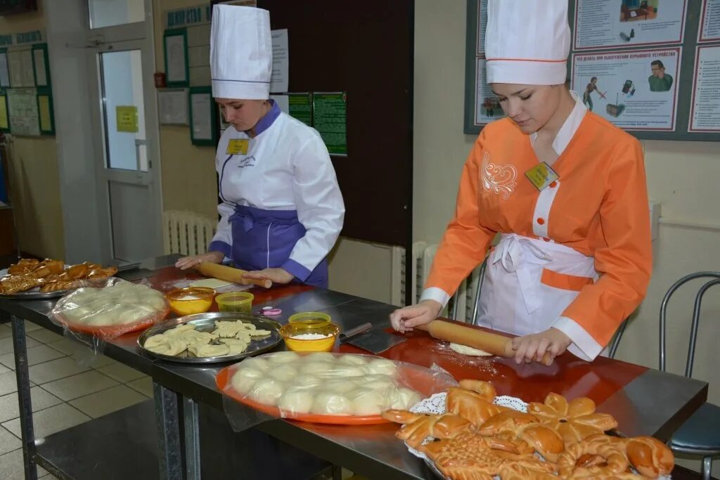 Вакансии белогорск амурская свежие. Колледж Белогорск Амурская область. Амурский колледж сервиса и торговли Белогорск. Техникум в Белогорске Амурская область. Амурский колледж сервиса и торговли 4 отделение Белогорск.