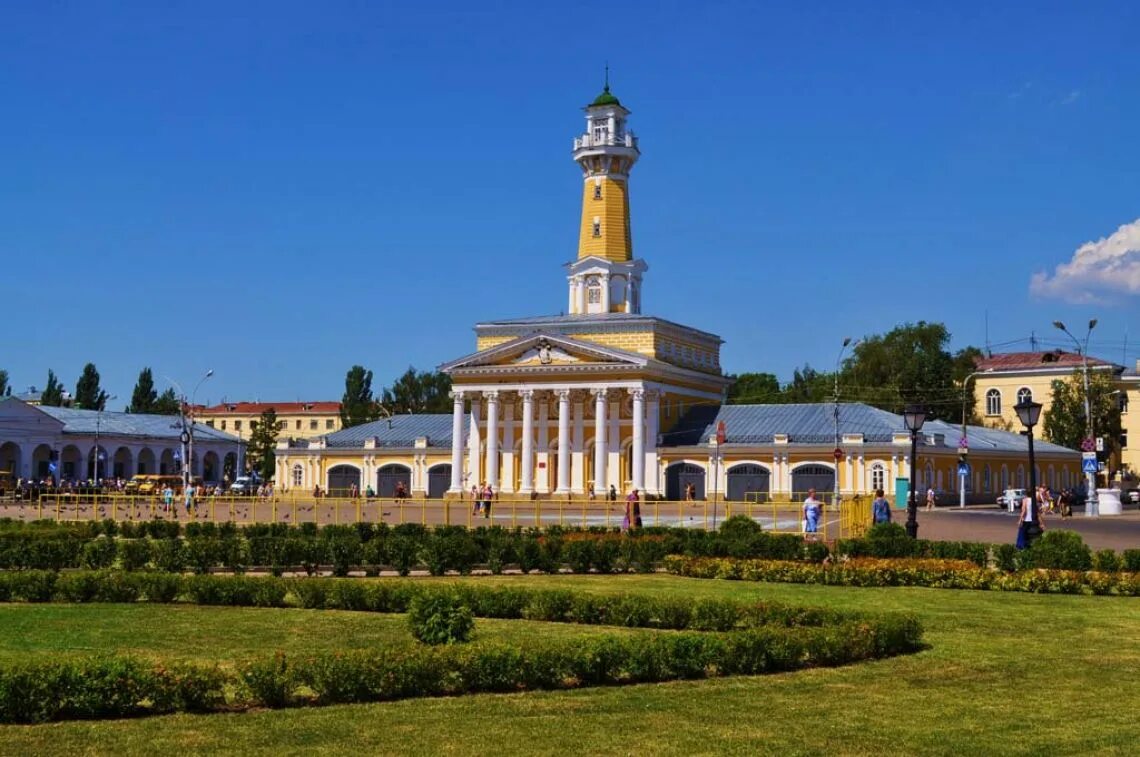 Кострома фото города достопримечательности. Пожарная каланча Кострома. Кострома достопримечательности каланча. Пожарная колона в Костроме. Достопримечательности города Кострома . Пожарная каланча.