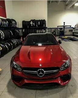 Mercedes красный