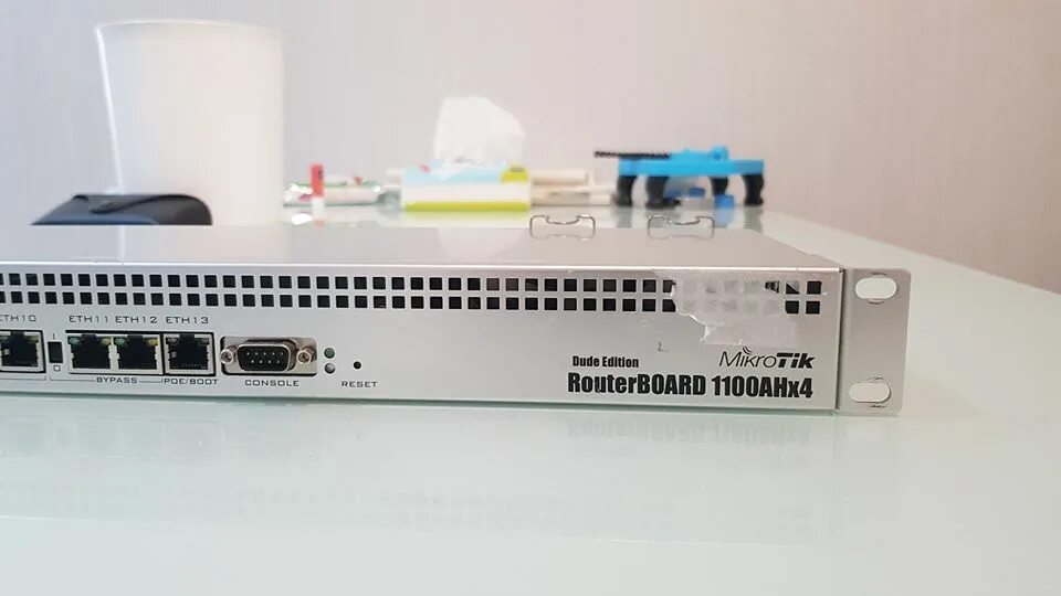 Mikrotik 1100x4. Rb1100ahx4 dude edition. Mikrotik 1100ahx4. Unifi switch 24-250w poe+. Mikrotik rb1100ahx4.
