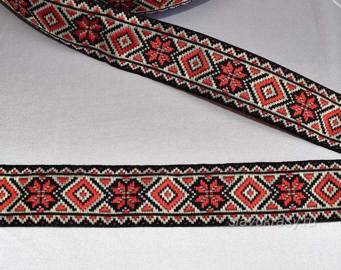 ткань со славянским орнаментом.