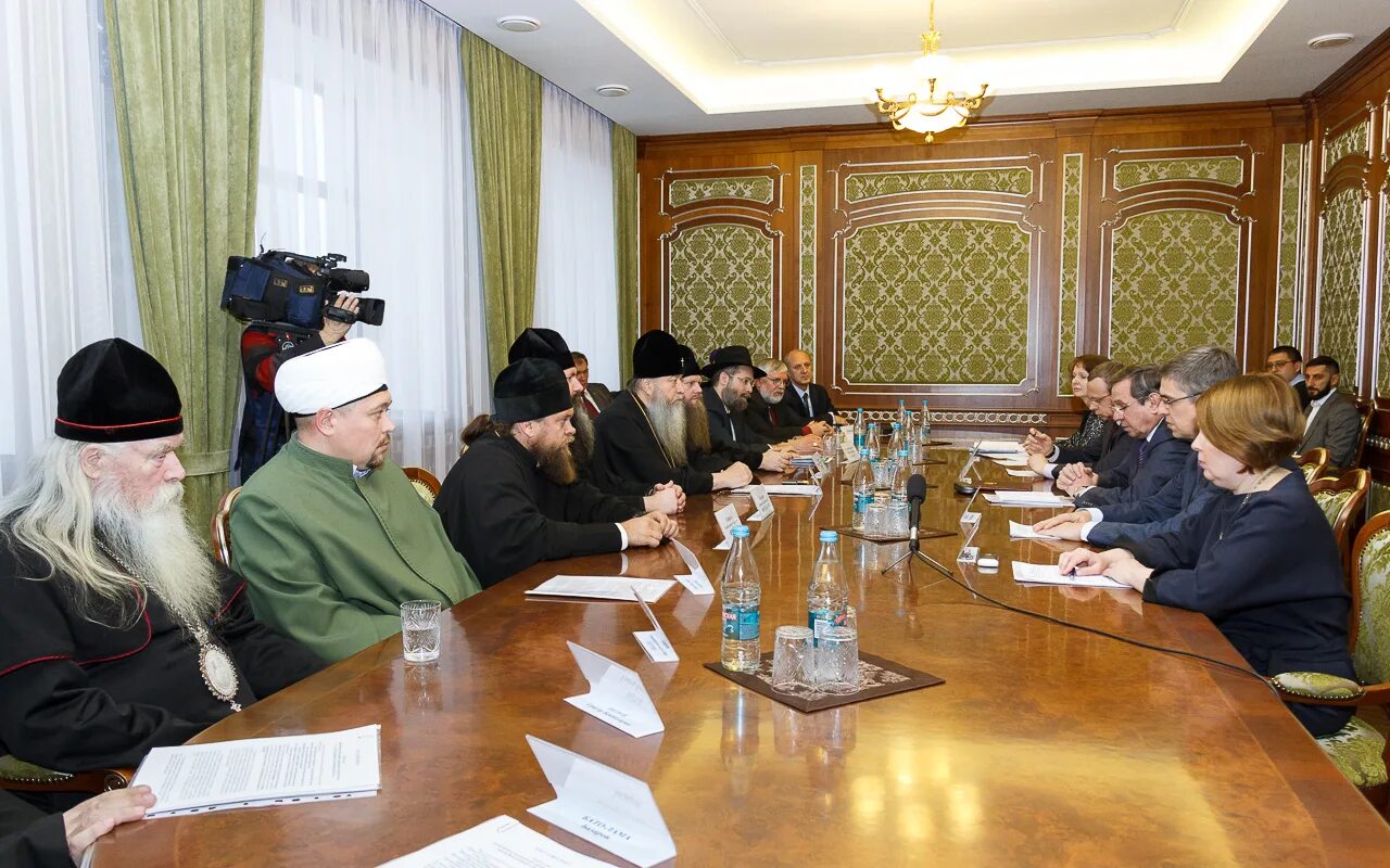 глава религиозной организации