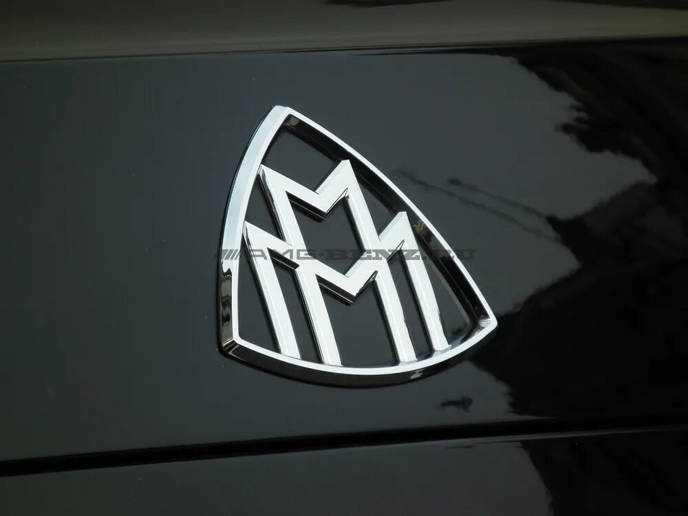 Машина ммм. Maybach логотип. Maybach значок машины. Майбах шильдик. Автомобиль ммм логотип.