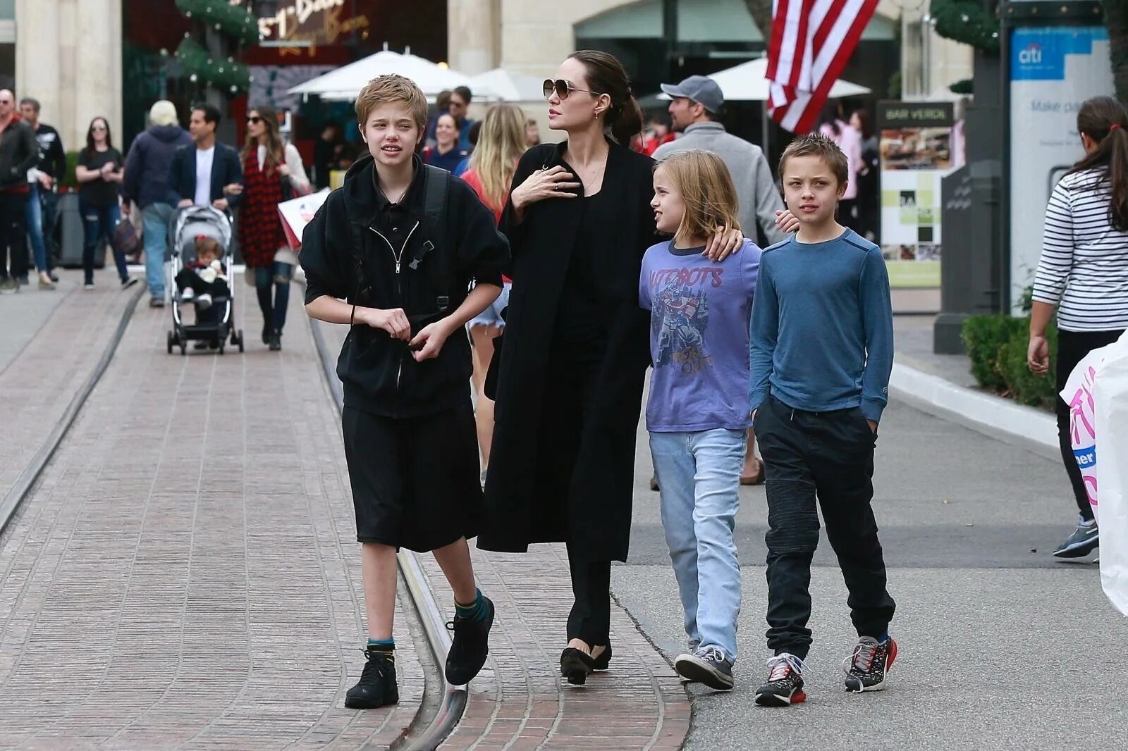 дочь анджелины джоли шайло. шайло джоли. дочка джоли сейчас. шайло джоли-питт премьера вечные. дочь анджелины джоли шайло сейчас.