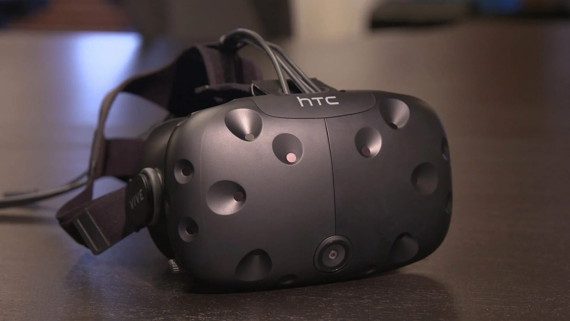 Htc vive 1. Шлем виртуальной реальности HTC Vive. VR шлем HTC. Шлем виртуальной реальности HTC Viva. Шлем виртуальной реальности HTC Vive Pro 2.