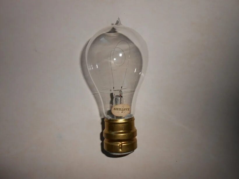 Лампа за 1 рубль. Советские лампы накаливания. Лампа накаливания Ильича. Лампа накаливания 1 КВТ. Лампы накаливания в фабрике.