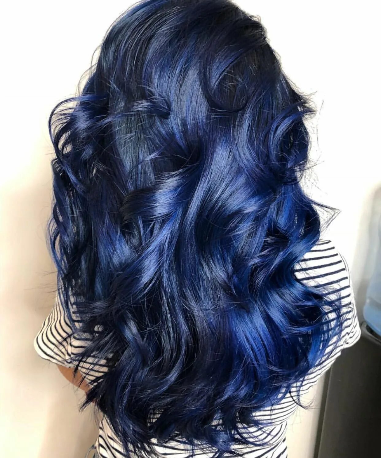 Сине черная краска для волос. Синие волосы. Синие Локоны. Темно синие волосы. Черно синие волосы.