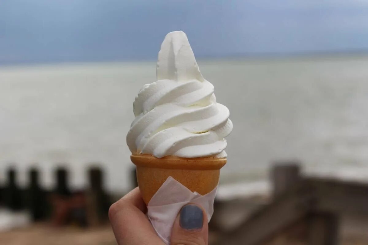 Мороженое мягкое мороженое. Мягкое мороженое сливочное. Мягкое мороженое. Мороженое в стаканчике. Ванильный крем.