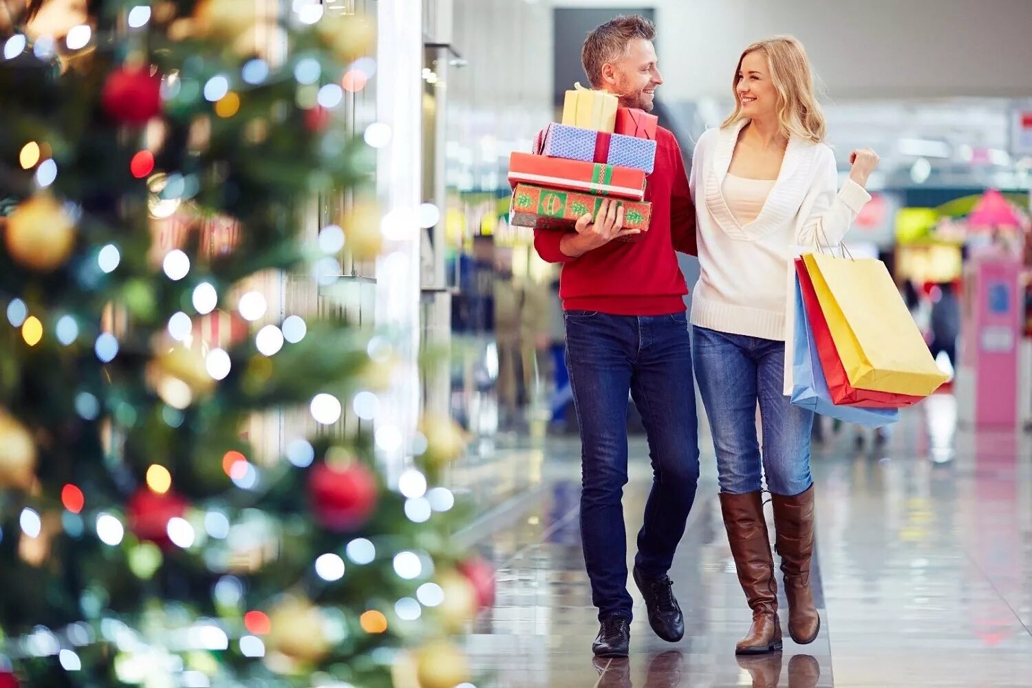 1 shopping for present. Новогодний шоппинг. Подарок девушке. Шоппинг новый год. Рождественский шоппинг.