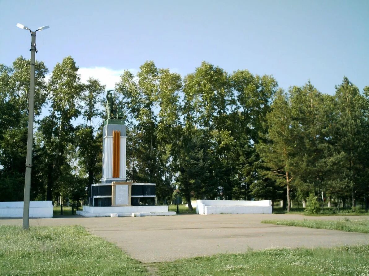 Свободный это где. Памятники города свободного Амурской области. Город Свободный Амурская область площадь. Мемориал города свободного. Памятники в Свободном Амурской области.