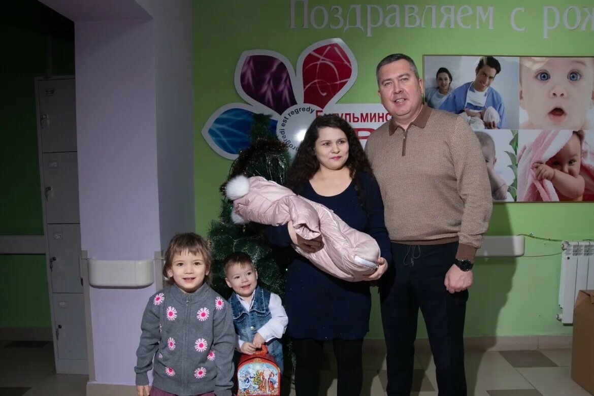 Картинки спецоперации в поддержку за наших. Финансовая поддержка семей с детьми. Если у мобилизованного родился третий ребенок. Если у мобилизованного родился третий ребенок. Ежемесячные пособия семьям с детьми.