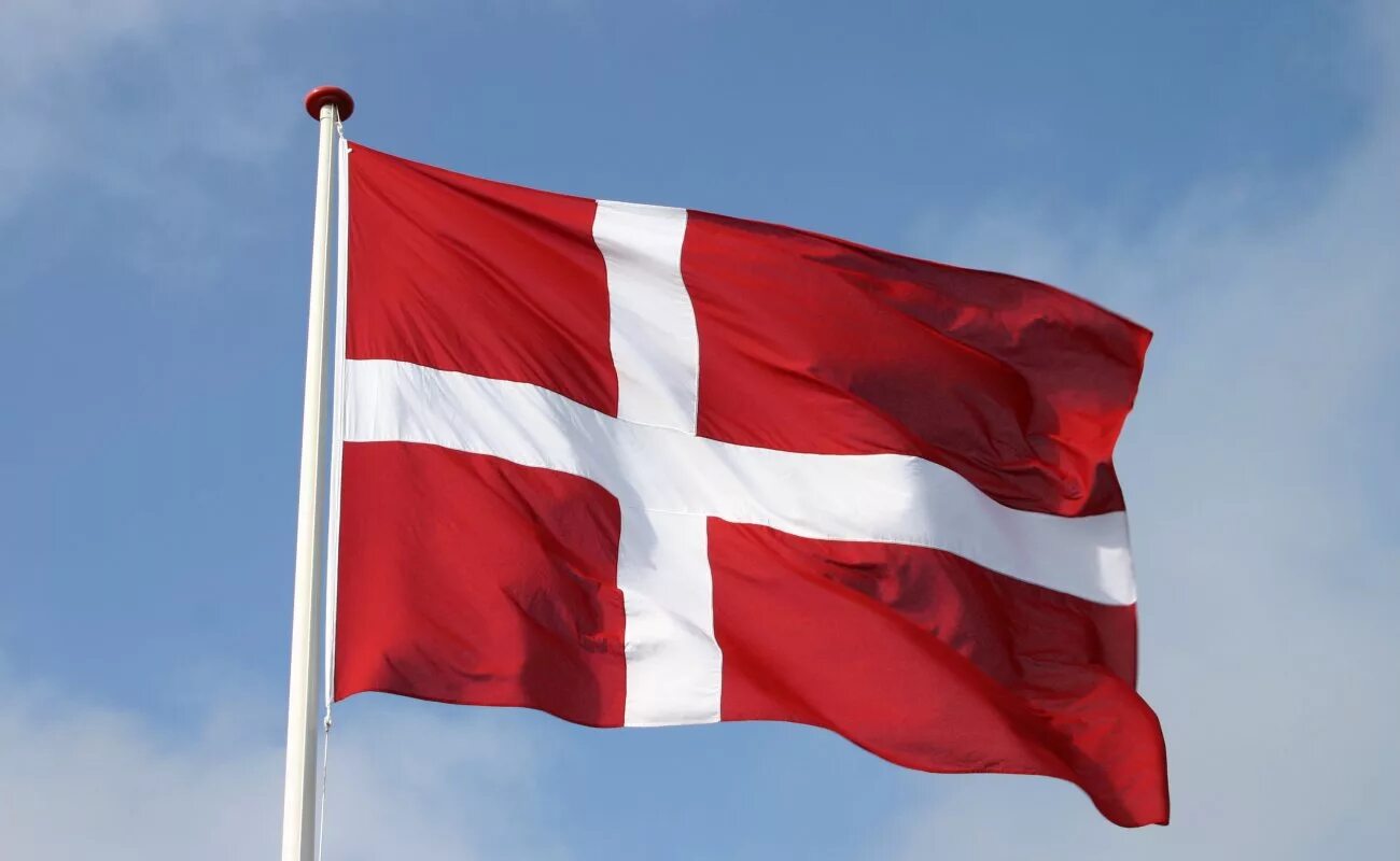 Как выглядит флаг дании. Флаг Дании. Даннеброг флаг Дании. Флаг Дании 1936. Старый флаг Дании.