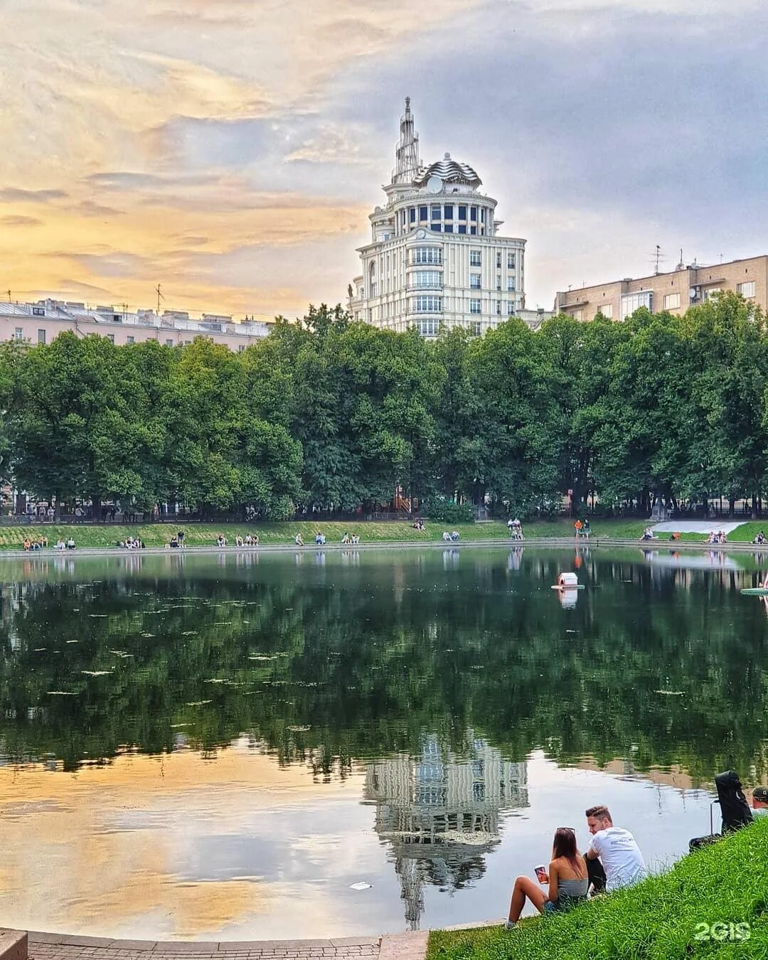 Борисовский парк москва. Орехово борисово борисовские пруды. Патриаршие пруды парк. Парк патриаршие пруды москва. Места с прудом в москве.