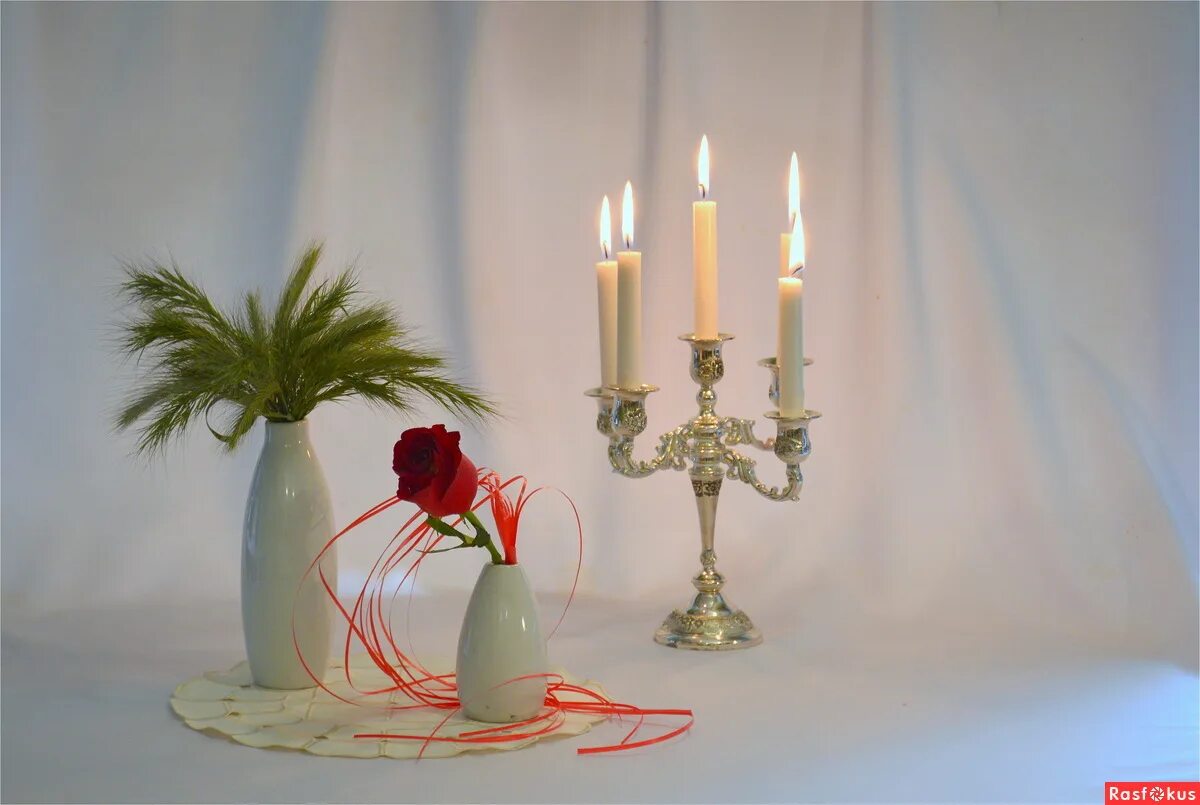 свеча в подсвечнике. свеча в подсвечнике. канделябр со свечами. подсвечник горящей свечи. подсвечник горящей свечи.