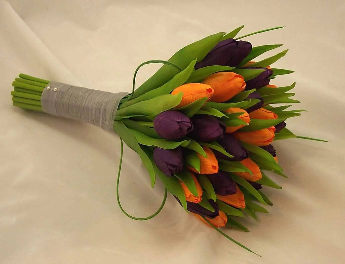 Как красиво собрать тюльпаны