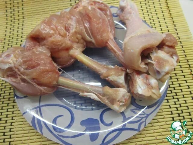 Кости в куриных ножках. Голень куриная. Куриные голени на косточке. Куриные ножки вывернутые.