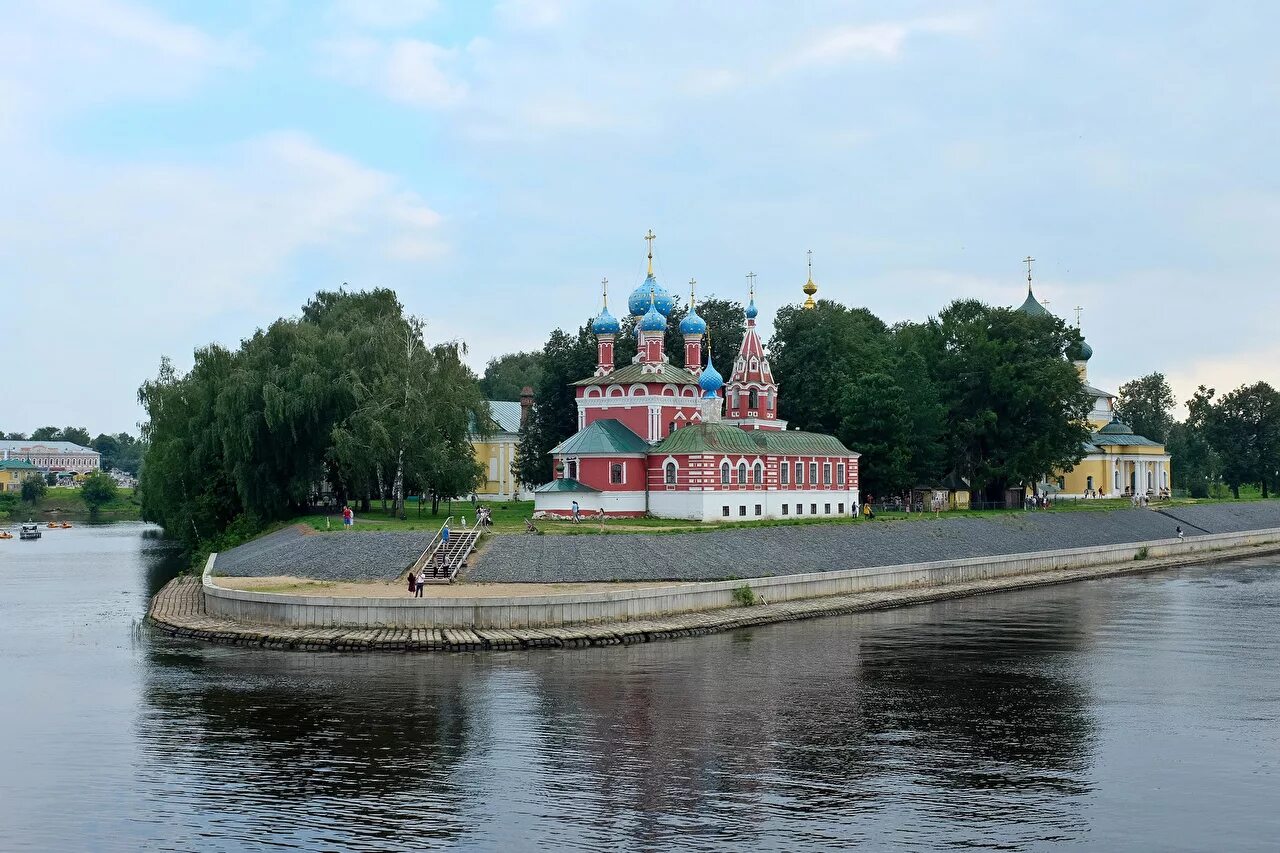 Углич Волга. Церковь на берегу реки река Волга. Город Углич на Волге. Углич достопримечательности. Название городов стоящих на волге