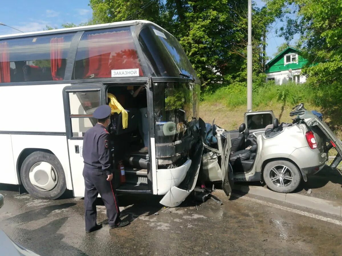ДТП во Владимирской области врезался в автобус. Авария во Владимирской области автобус. Авария в Боголюбово 3 июня 2022.