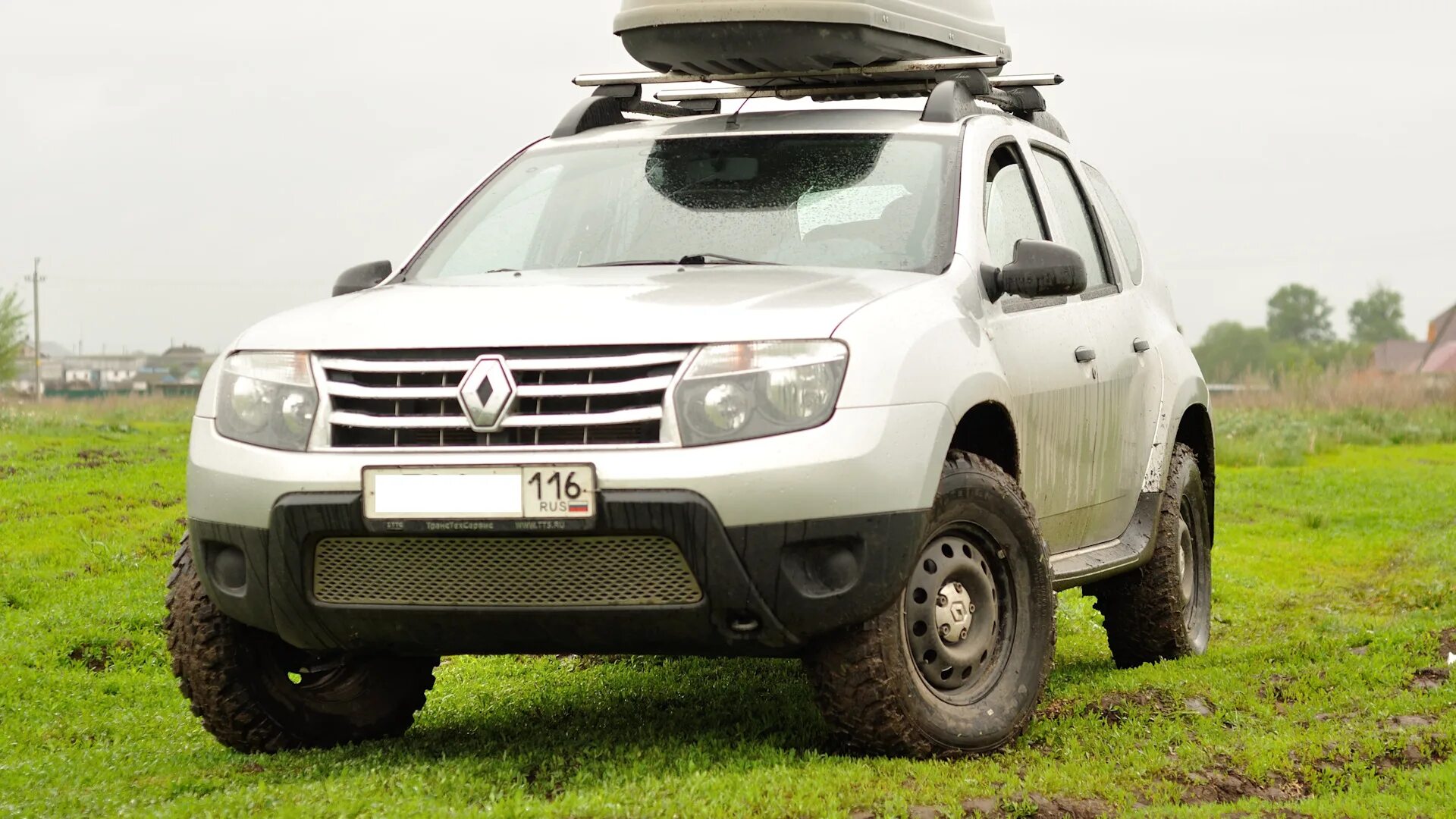 Рено дастер гудит. 235/75 R15 на Duster. 215/75 R15 Duster. Дастер 4x4. Duster r15.