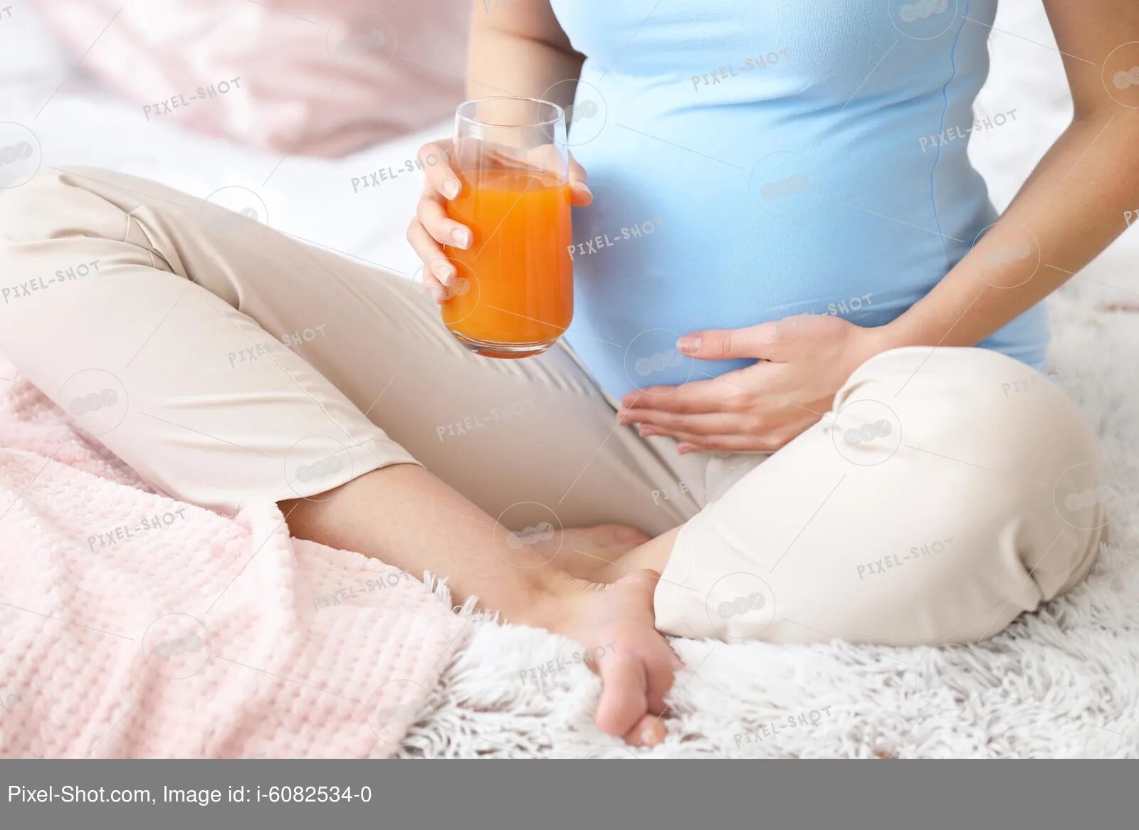 Можно энергетик при беременности. Напитки для беременных. Сок для беременных. Газированные напитки в беременности.