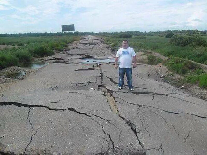 Про дороги россии. Дороги России. Смешные дороги. Мемы про российские дороги. Плохие дороги.