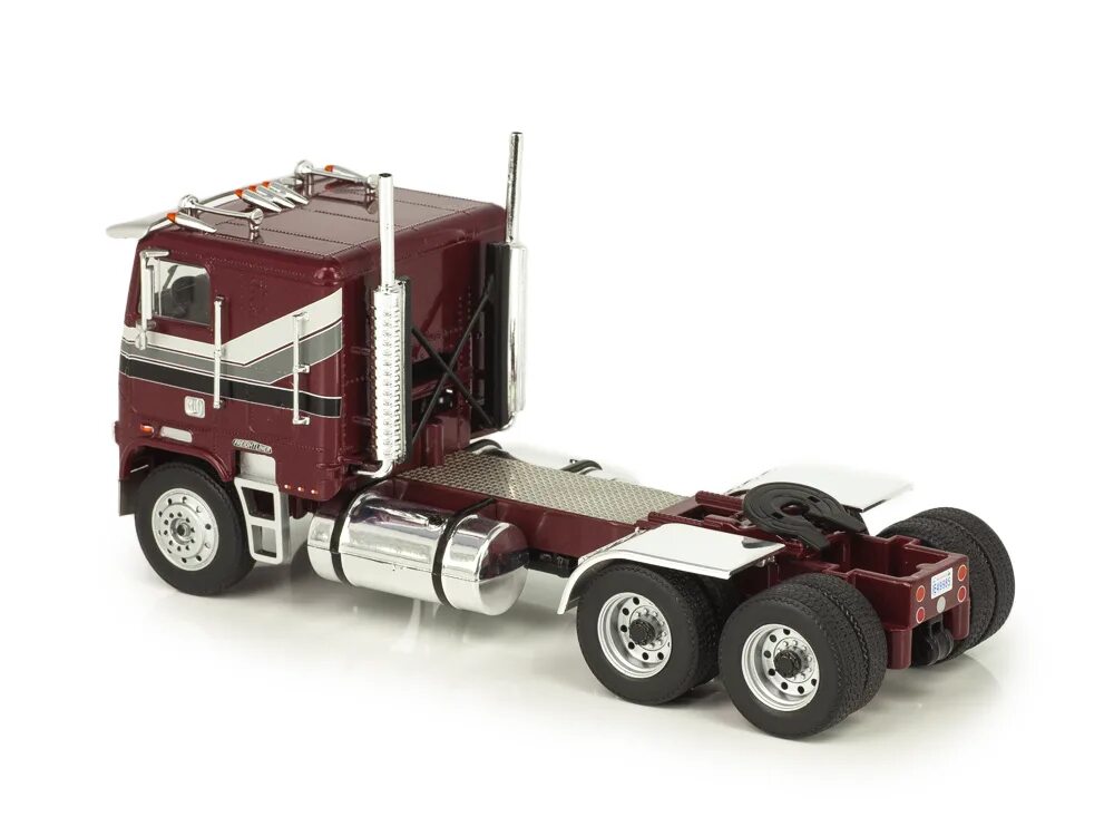 Freightliner 1 43. Фредлайнер масштабная модель. Nzg 1/43. Welly модель грузовика 1 32 freightliner century class. Freightliner flc 1/24 сборка.