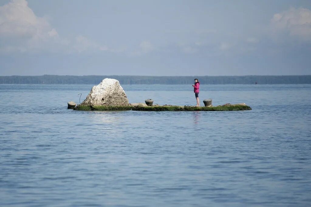 Рыбинское водохранилище Молога. Рыбинское водохранилище затопленный город Молога. Рыбинское море Молога. Рыбинское водохранилище затопленная деревня.