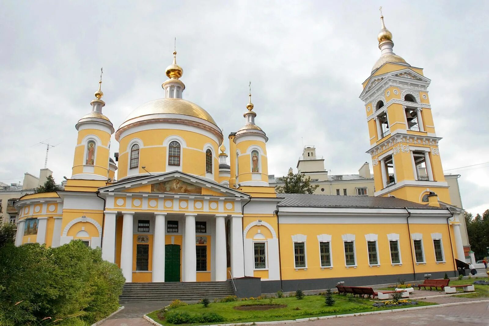 Церковь в подольске в парке талалихина. Храм подольска фото. Троицкого кафедрального собора подольск. Храм подольска фото. Храм подольска фото.