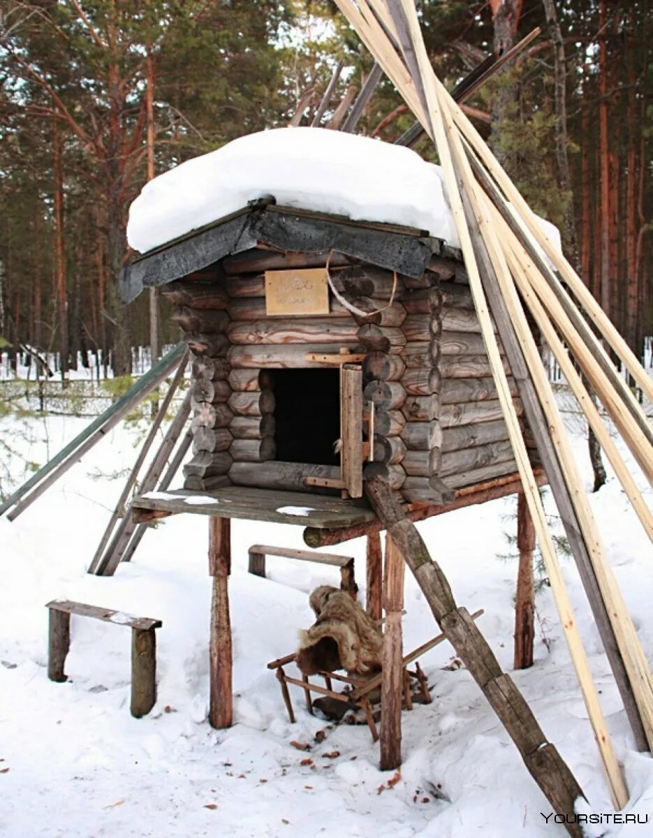 Лабаз манси. Лабаз Ханты и манси. Охотничий лабаз манси. Хантыйский лабаз.