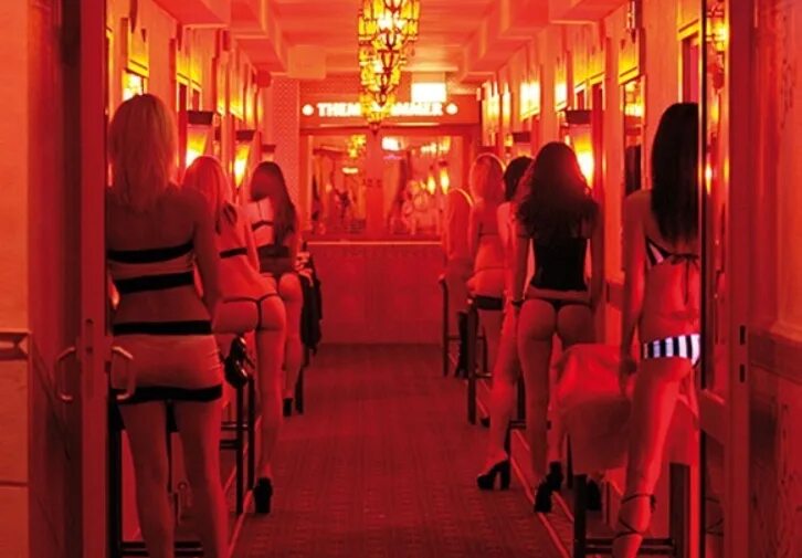 Бордель 2024. Публичный дом. Публичный дом в кельне pascha. Бордель moonlite bunny ranch. Публичный дом «moonlite bunnyranch».