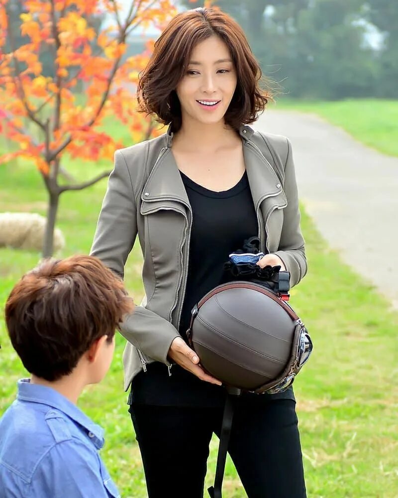 Корейские парочки с детьми. Юная мама лакорн. Дорама здравствуй мама актрисы. Housemaid mom 2020. Корейские дети.