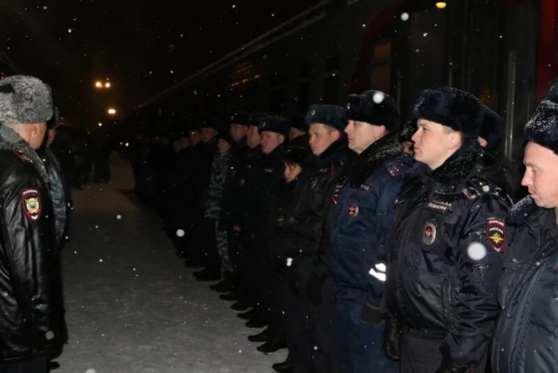 Плацкарт ночь сводный отряд полиции. Сводный отряд полиции Иркутской области командировка. Командировка в Чечне полицейские. Командировка в Чечню. Служебная командировка мвд