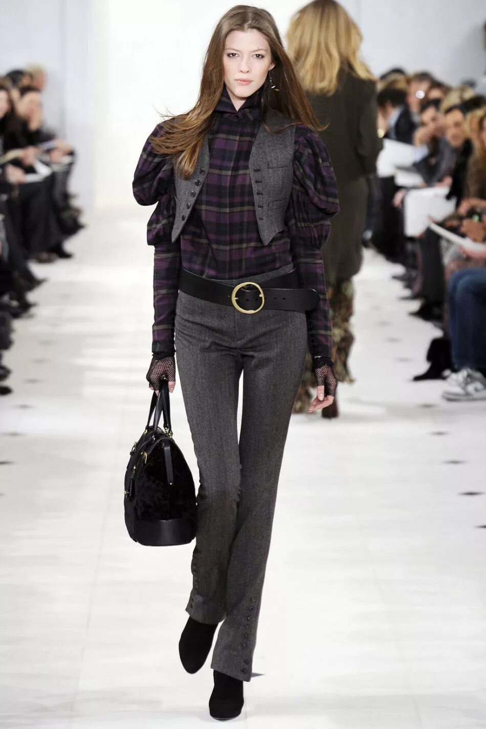 модные брюки зимой. Ralph lauren fall 2010. брюки осень зима 2021 2022. штаны теплые женские зимние. модные брюки женские.