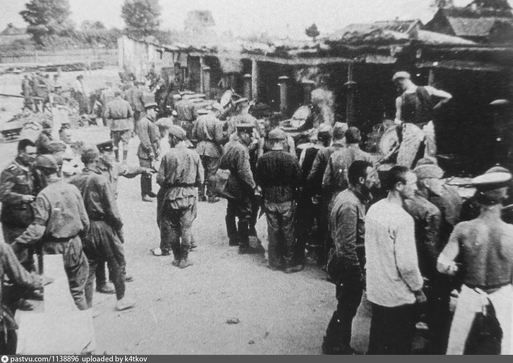 Плена город. Немцы в городе. Лагерь советских военнопленных 1941. Лагеря военнопленных в 1941. Немецкий лагерь маутхаузен.