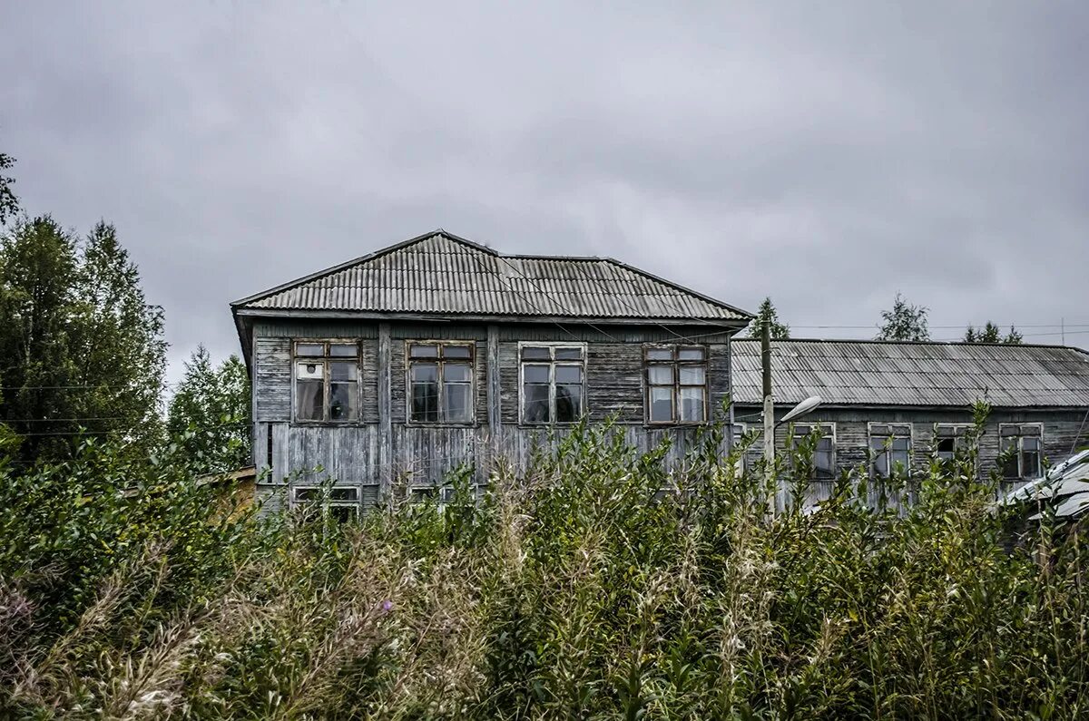 Включи деревянка. Село Деревянка Карелия. Станция Деревянка. Школа на станции Деревянка. Школа в Деревянке Карелия.