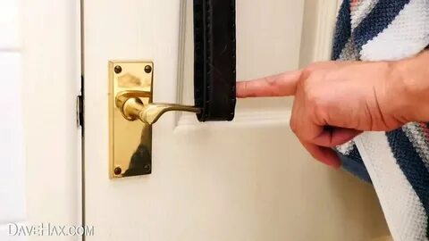 Закрыть дверь изнутри без замка