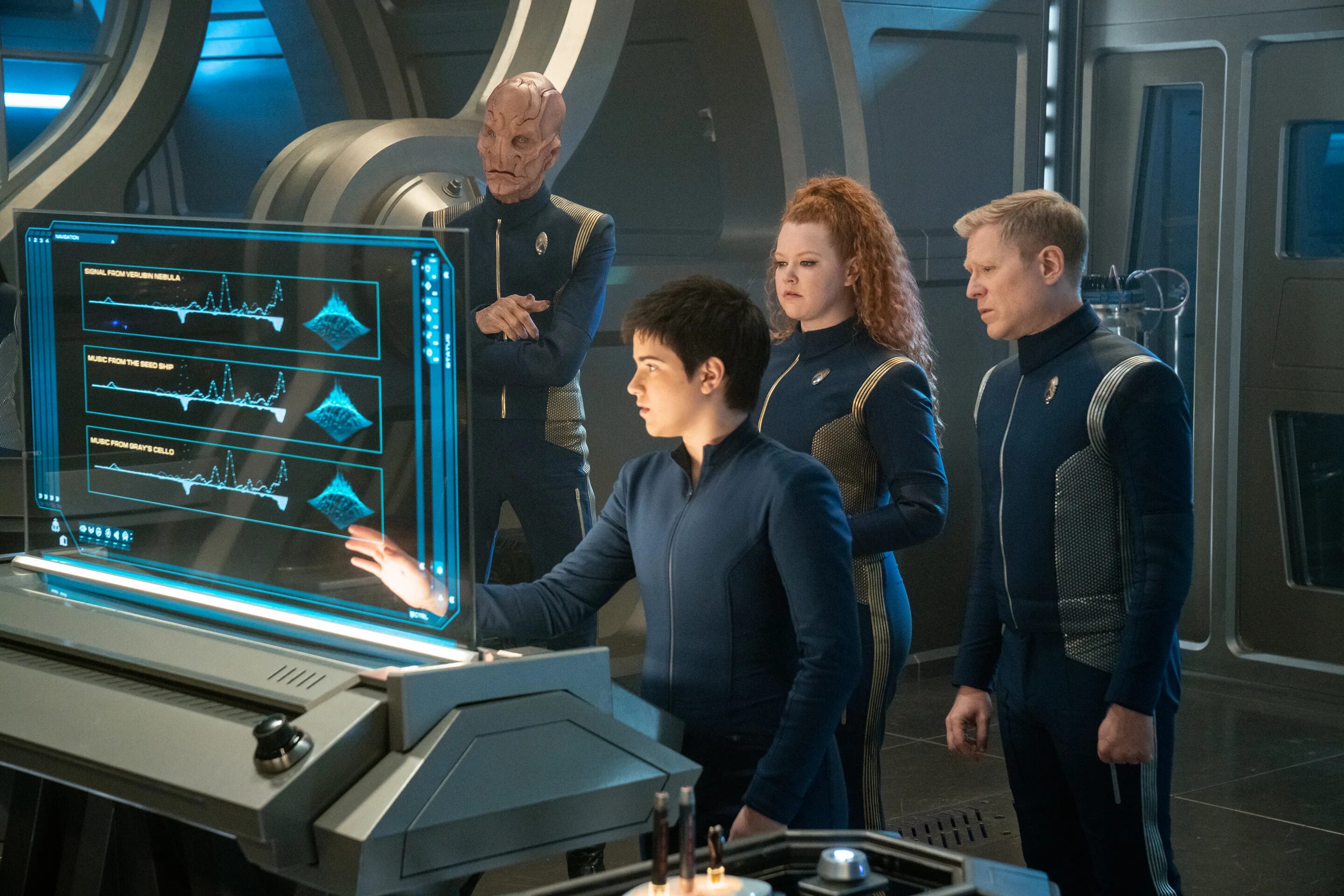 Star trek beyond wallpaper. Мостик стартрек энтерпрайз. Включи старый трек. Мем с громкостью музыки. Включи старый трек.