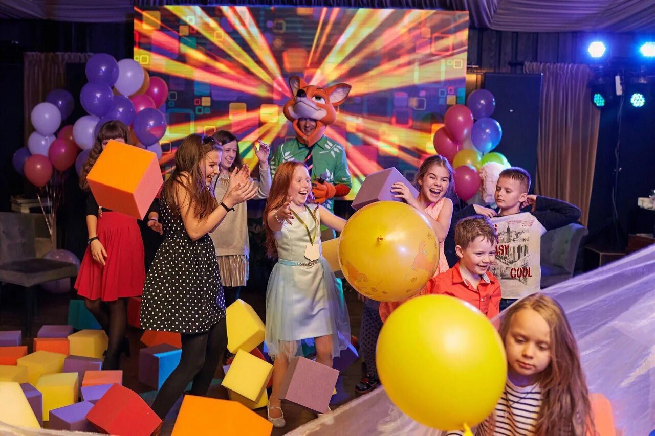 Развлекательное шоу для детей. Детская программа санкт петербург. Дети на экскурсии. Петропавловская крепость экскурсия квест. Развлечения для детей 10 лет.