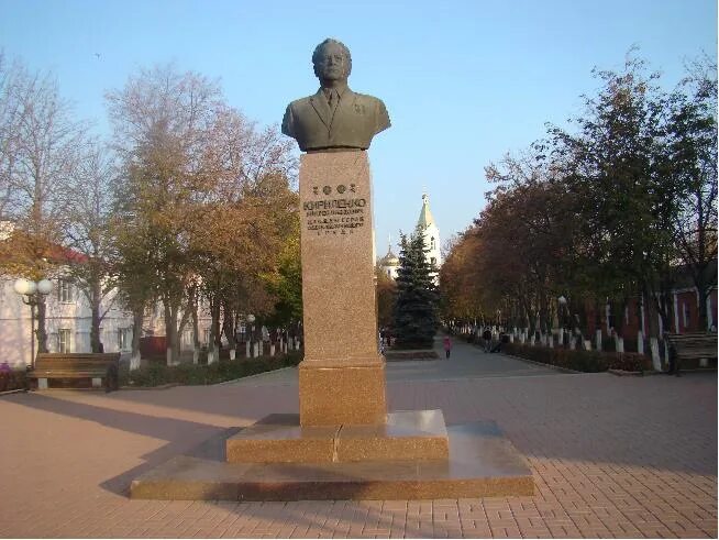 Собина василий васильевич алексеевка. Василий васильевич собина герой советского союза. Памятник неизвестному солдату алексеевка белгородская область. Белгородская область, алексеевка, никольская площадь. Площадь собина долгопрудный.