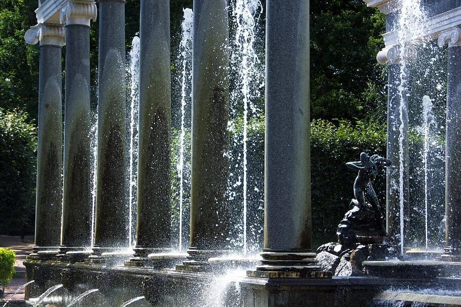 Фонтан с колоннами. Фонтаны древнего рима и древней греции. Фонтан колонна. Фонтан колонна. Пятигорск фонтаны.