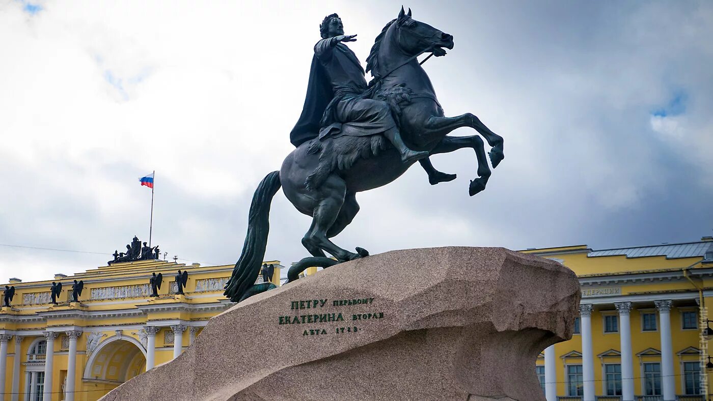 Первый созданный в россии памятник. Медный всадник памятник Петру 1. Фальконе памятник Петру 1 в Санкт-Петербурге. Памятник Петру 1метный всадник. Скульптура Петра 1 в Санкт-Петербурге медный всадник.