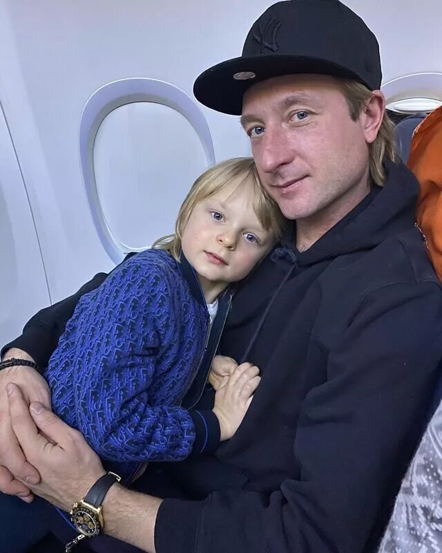Младший сын плющенко. Гном гномыч сын плющенко.