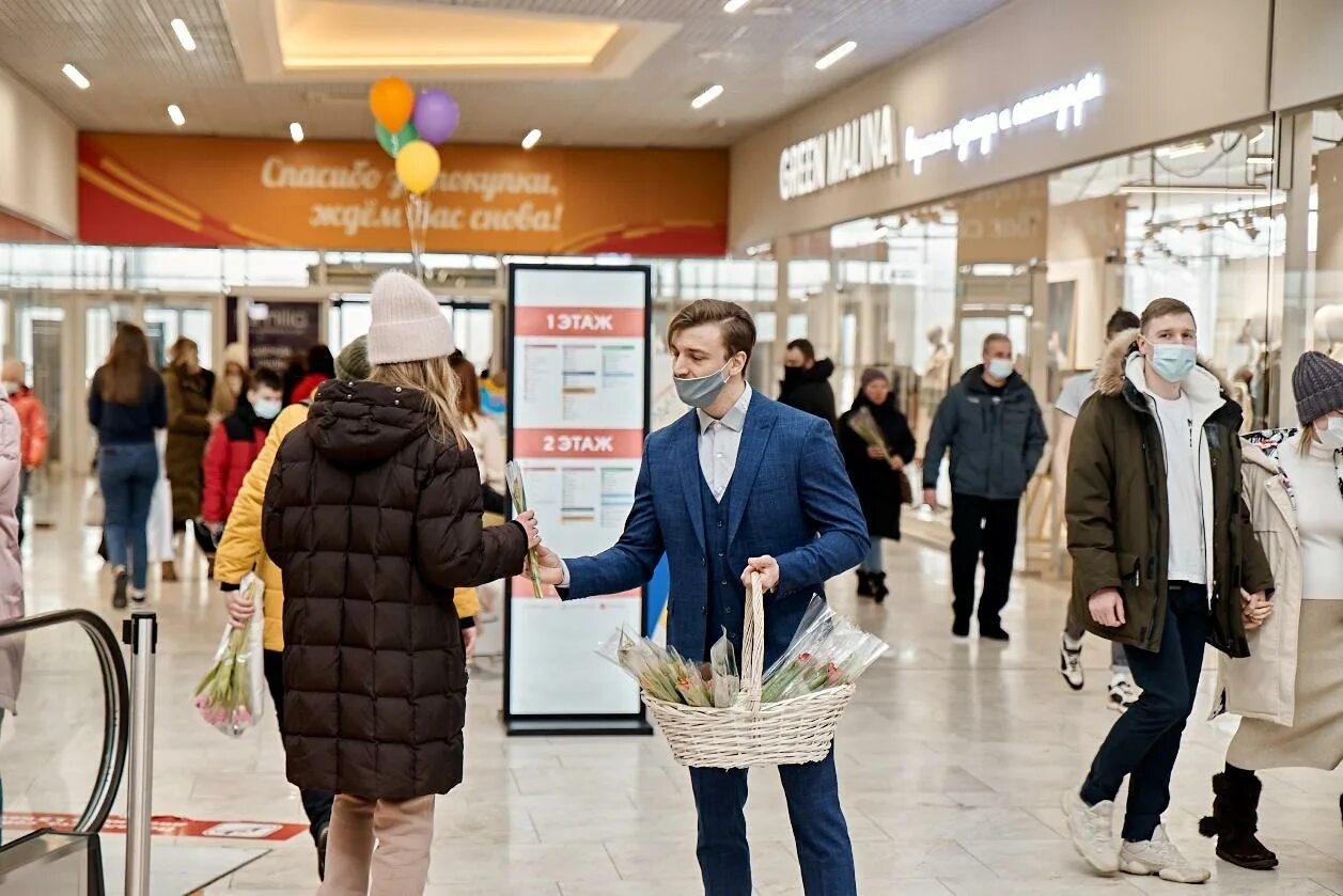 Розыгрыш макси киров. Макси Киров. Торговый центр макси в Кирове. ТРЦ макси в городе Киров. ТРЦ макси Брянск.