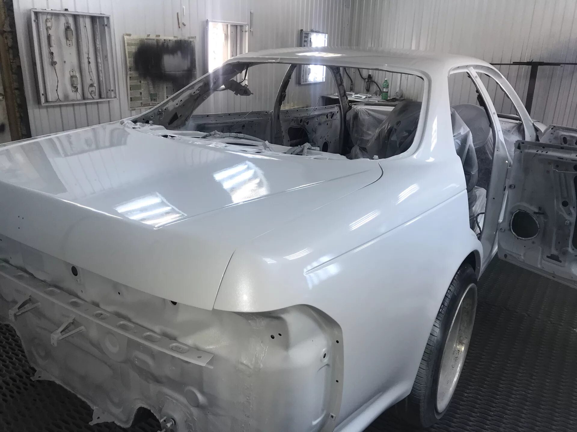 Голубой кэнди ксералик. Вольво 940 покраска кузова белый перламутр. Фиолетовый кэнди ксералик. Краска ксералик хамелеон. Голубой кэнди ксералик.