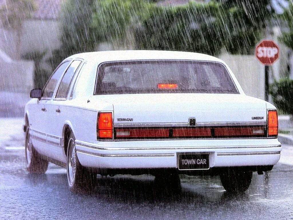 Линкольн кар 2. Lincoln Town car 1990. Lincoln Town car 1992. Lincoln Town car 1989. Lincoln Town car 1989 седан.